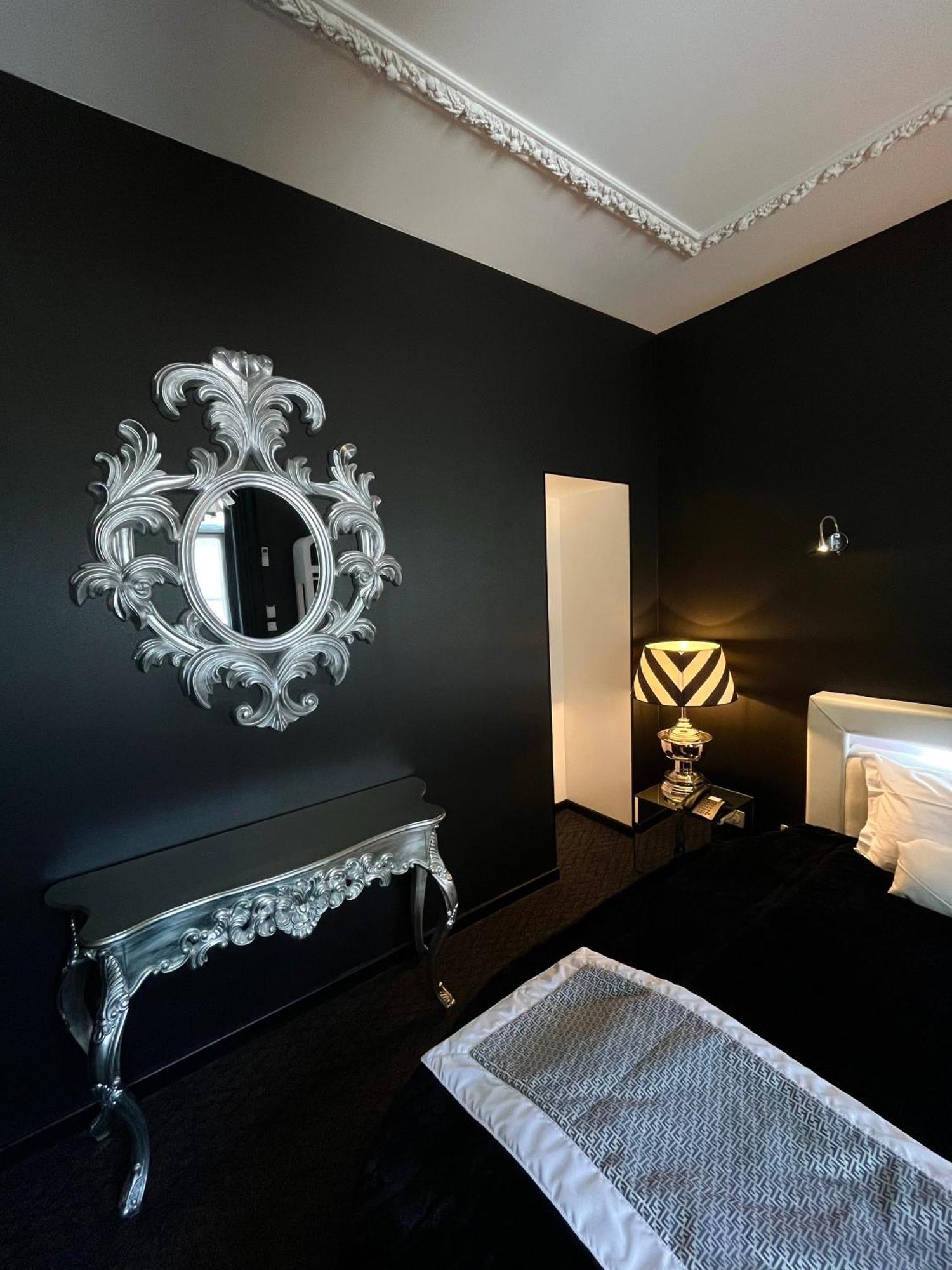 อาร์ต โฮเต็ล Hotel โรเชอร์กอร์บง ภายนอก รูปภาพ