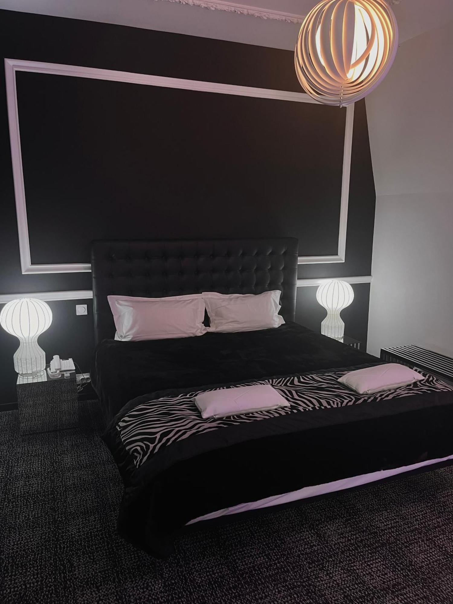 อาร์ต โฮเต็ล Hotel โรเชอร์กอร์บง ภายนอก รูปภาพ