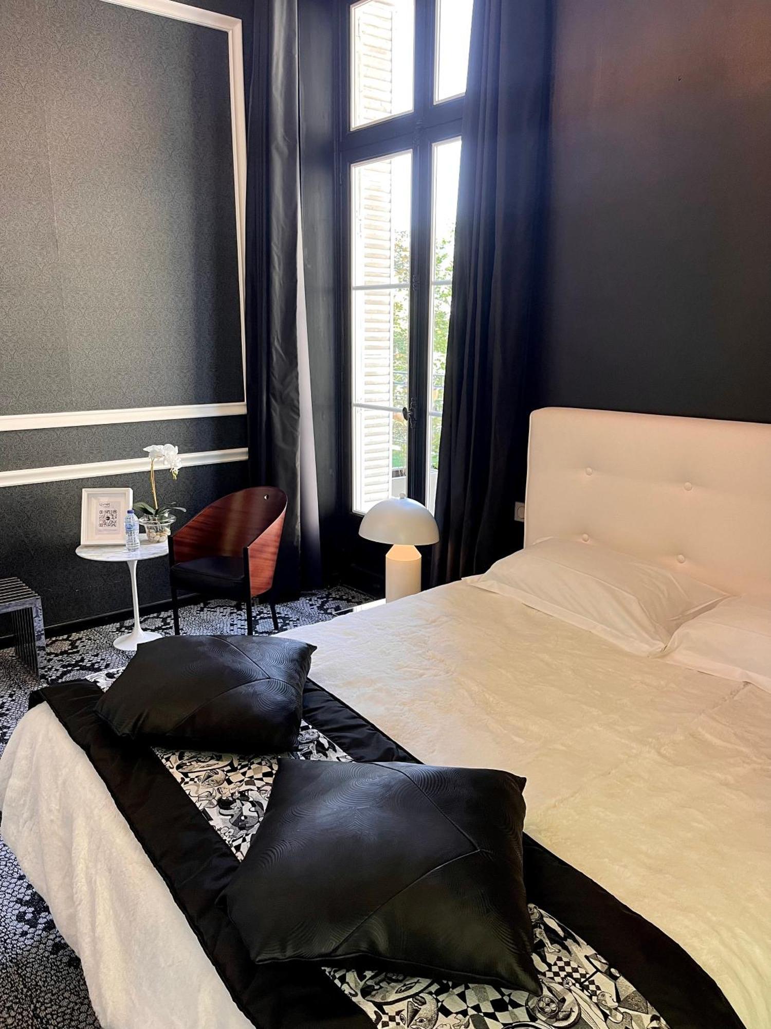 อาร์ต โฮเต็ล Hotel โรเชอร์กอร์บง ภายนอก รูปภาพ