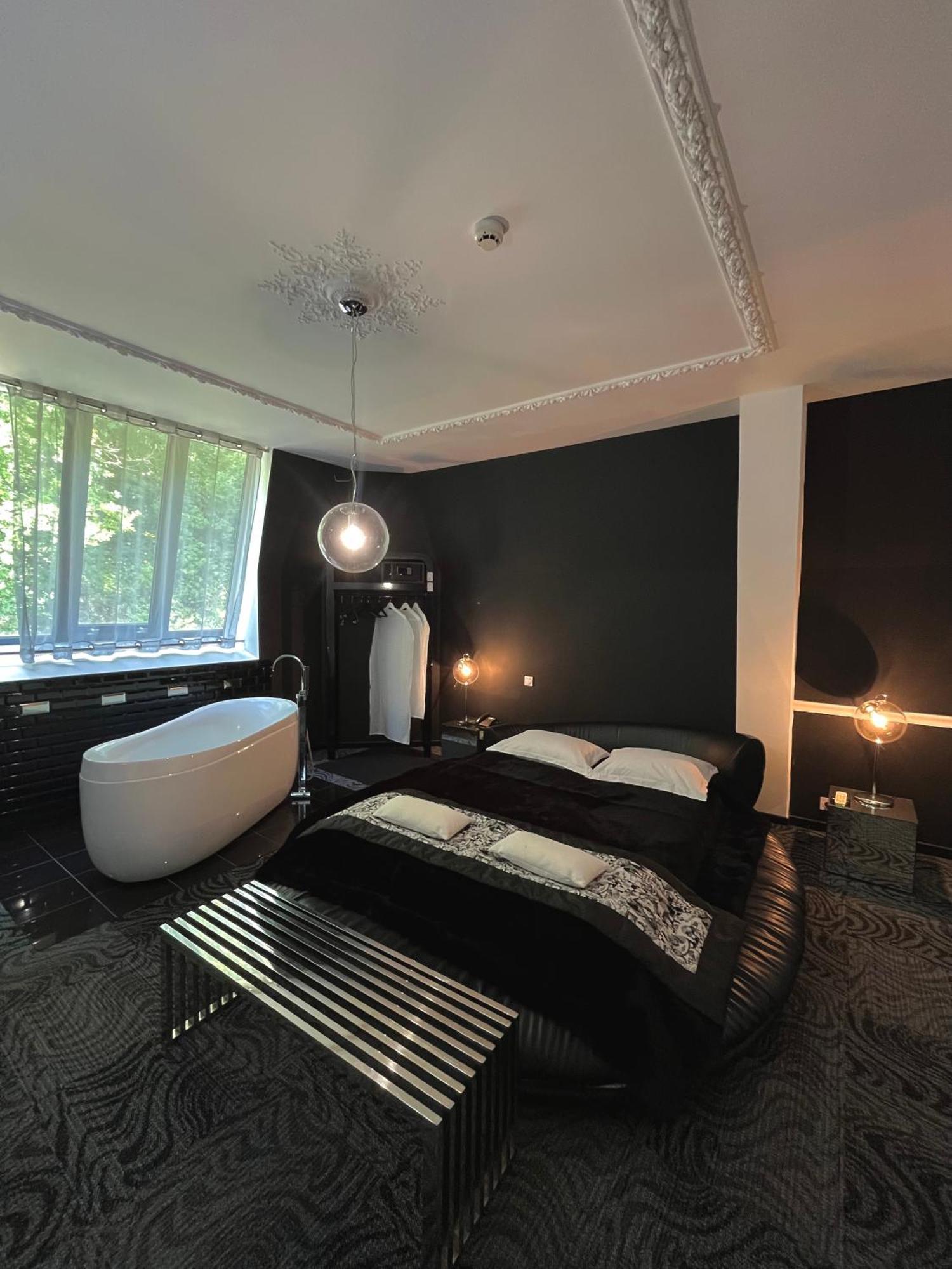 อาร์ต โฮเต็ล Hotel โรเชอร์กอร์บง ภายนอก รูปภาพ