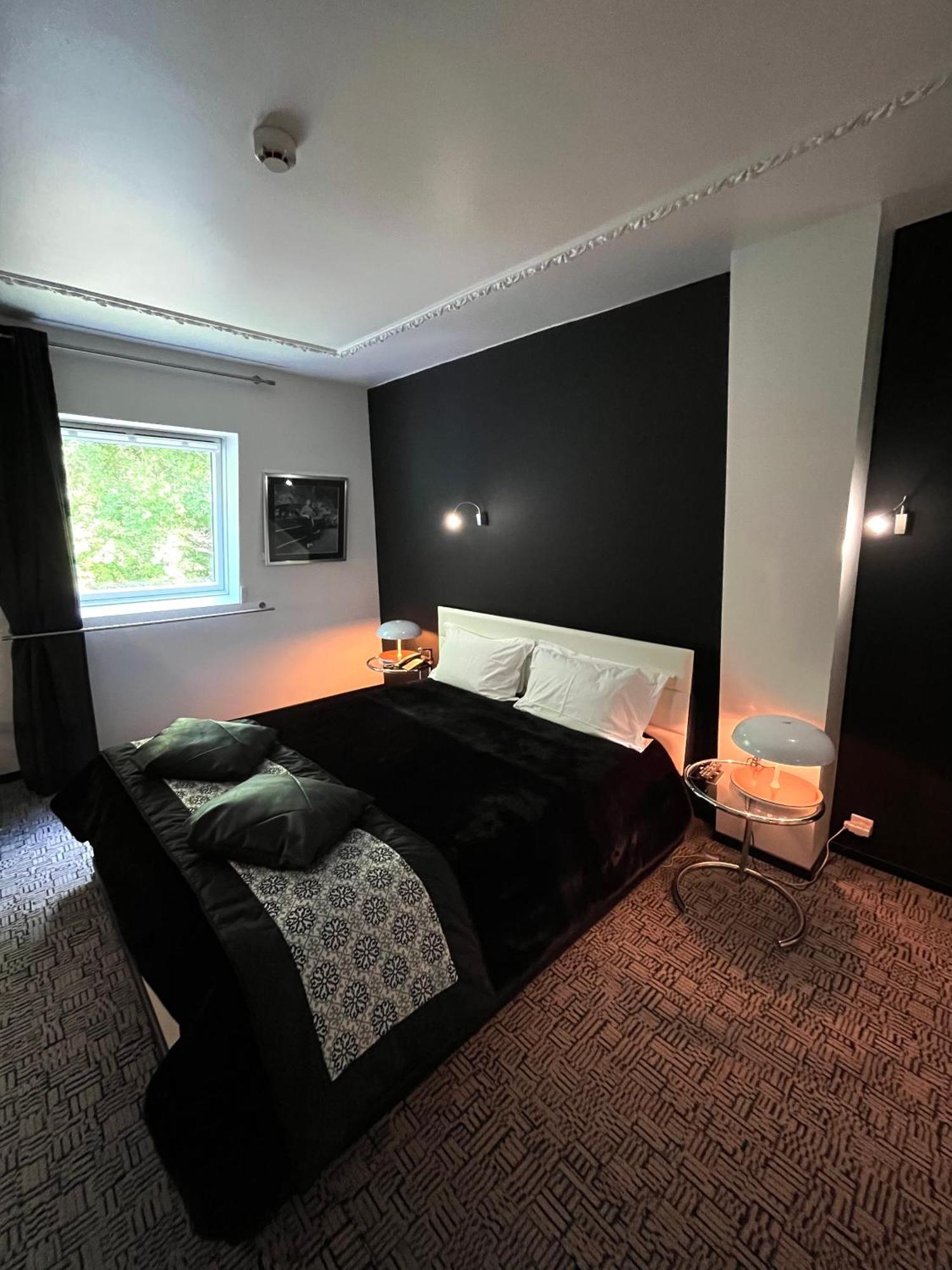 อาร์ต โฮเต็ล Hotel โรเชอร์กอร์บง ภายนอก รูปภาพ