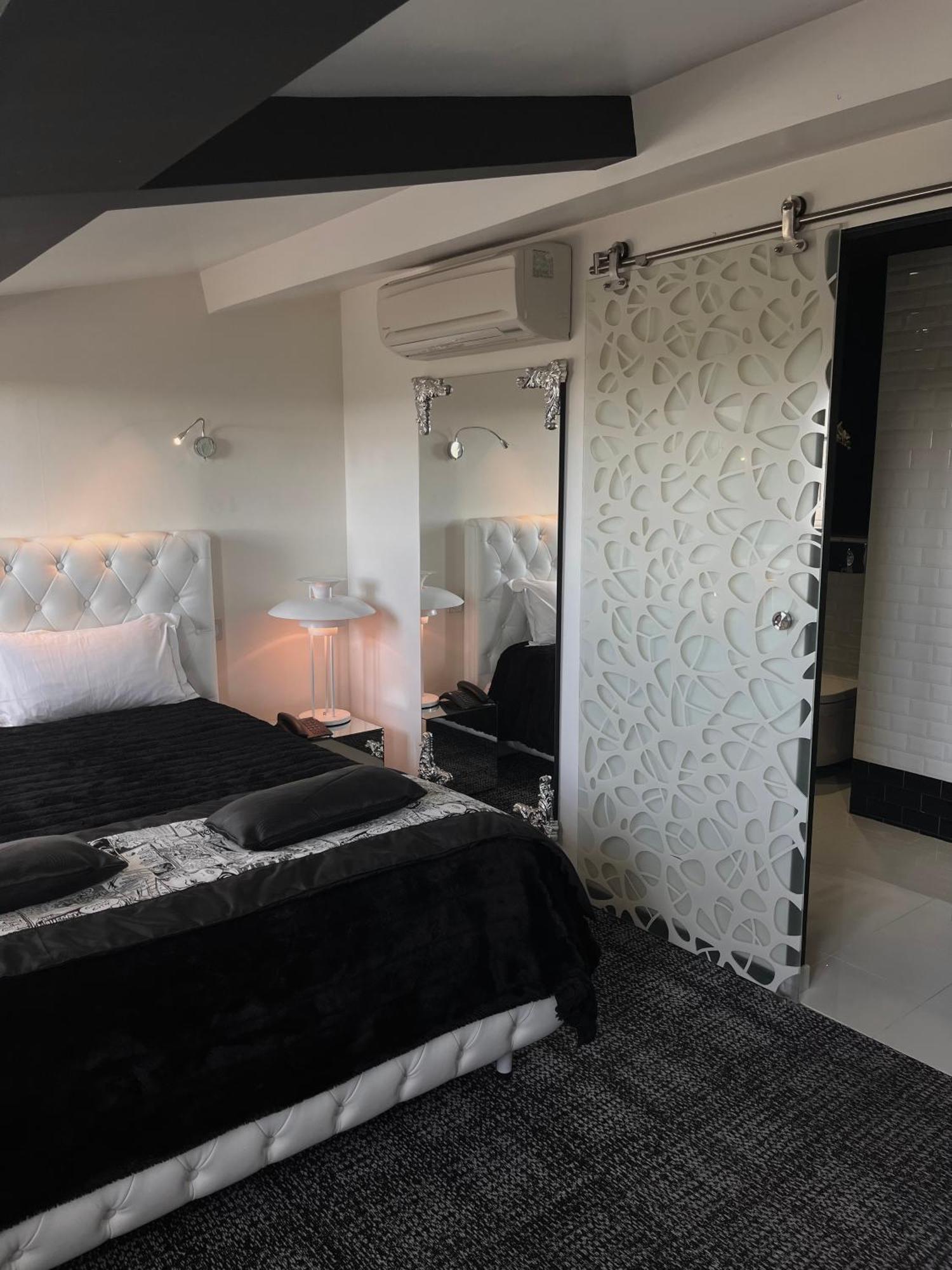 อาร์ต โฮเต็ล Hotel โรเชอร์กอร์บง ภายนอก รูปภาพ