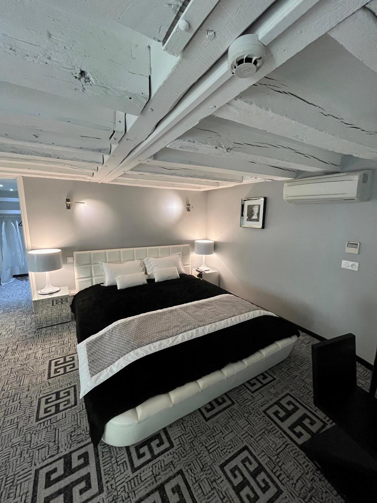 อาร์ต โฮเต็ล Hotel โรเชอร์กอร์บง ภายนอก รูปภาพ