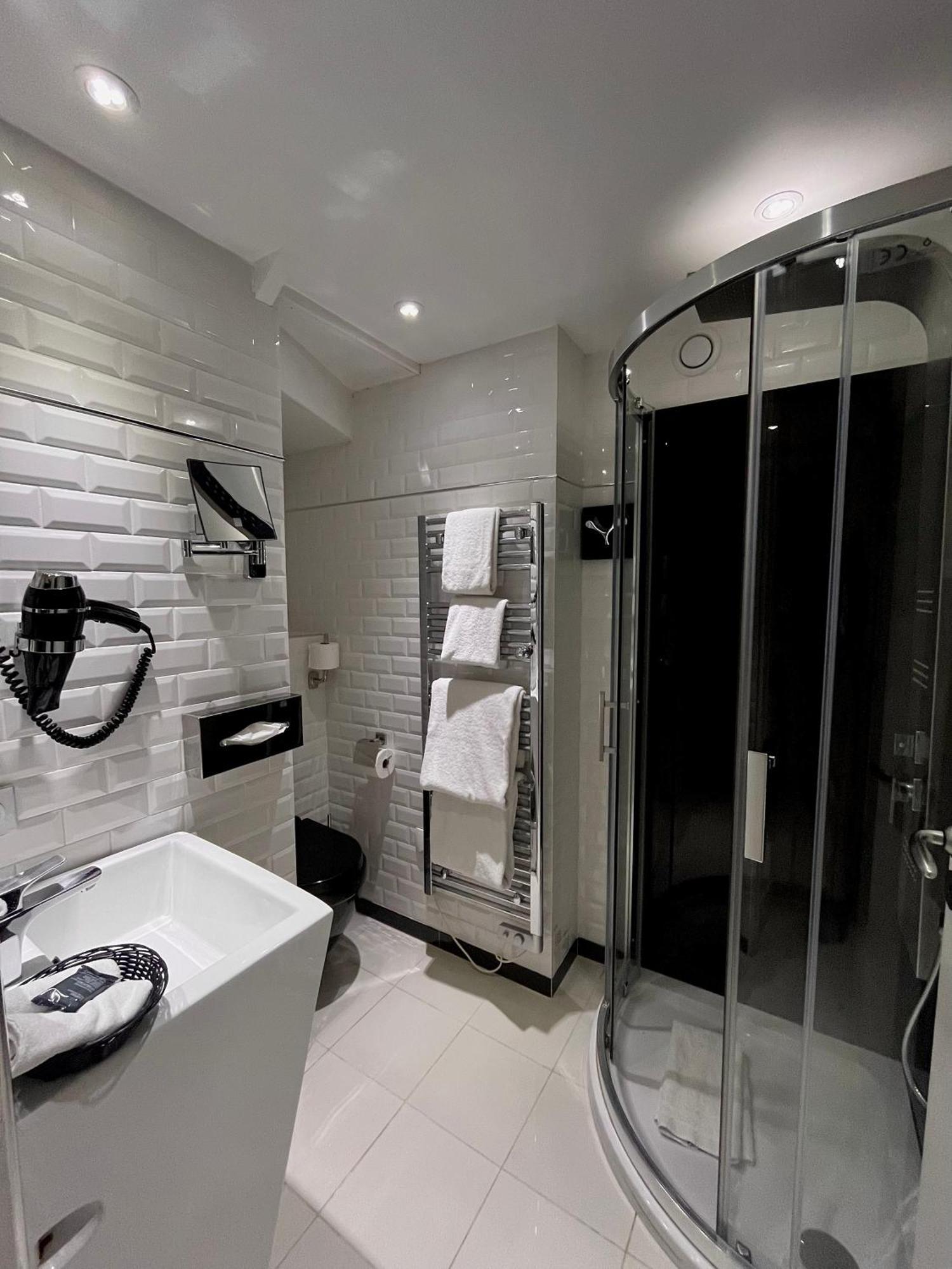 อาร์ต โฮเต็ล Hotel โรเชอร์กอร์บง ภายนอก รูปภาพ