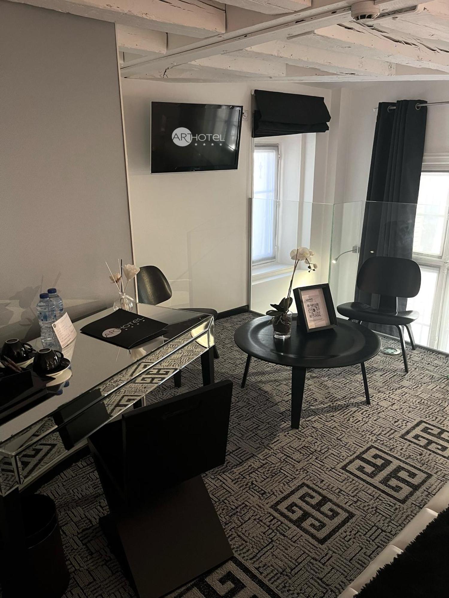อาร์ต โฮเต็ล Hotel โรเชอร์กอร์บง ภายนอก รูปภาพ